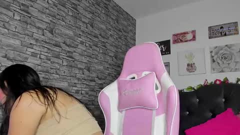 Snapshot of olivia22love chatting on February 27, 11:41 am ..................................... 500 am- 1200 pm GMT-5 online show from February 27, 11:41 am