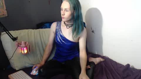 Snapshot of olivia661 chatting on July 2, 8:37 pm StonerBratOlivia online show from July 2, 8:37 pm