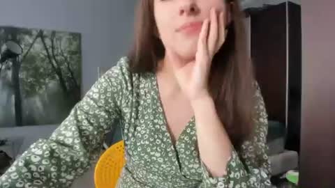 Snapshot of olivia__dream chatting on June 6, 11:15 am olivia__dream online show from June 6, 11:15 am