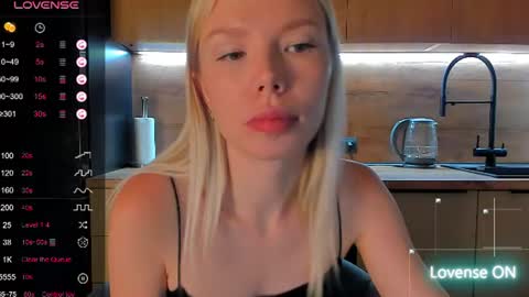 Olivia 3 online show from June 17, 8:32 pm