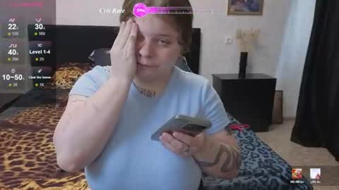 Snapshot of olivia_blondy chatting on June 19, 8:18 am Alice online show from June 19, 8:18 am
