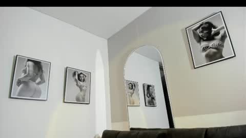 Snapshot of olivia_collisn chatting on June 25, 11:59 am Olivia Collins online show from June 25, 11:59 am
