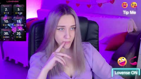 Snapshot of olivia_daze chatting on October 12, 7:02 pm olivia_daze online show from October 12, 7:02 pm