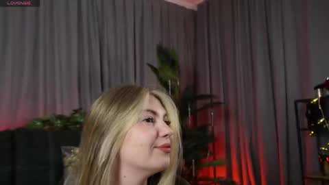 SaraConor online show from April 22, 1:56 pm