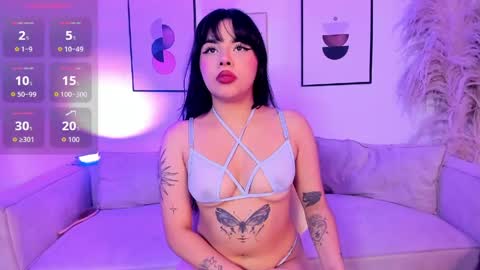 Snapshot of olivia_dluxe chatting on June 8, 2:06 pm olivia_dluxe online show from June 8, 2:06 pm