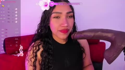 Snapshot of olivia_fx chatting on June 17, 8:32 pm Maria online show from June 17, 8:32 pm