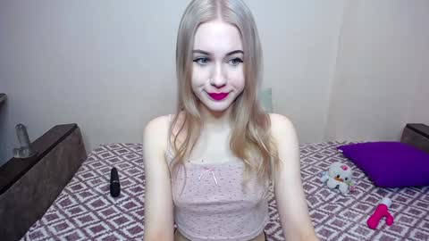 olivia_graceee online show from February 8, 9:24 am