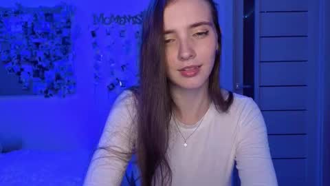 Snapshot of olivia_lily chatting on March 20, 8:35 pm olivia_lily online show from March 20, 8:35 pm