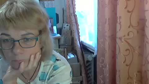 Olivia Mia online show from June 1, 5:20 am