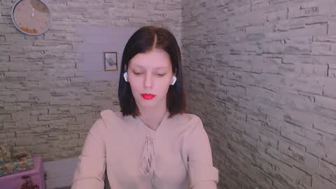 Snapshot of olivia_red_ chatting on December 14, 9:40 am Olivia online show from December 14, 9:40 am