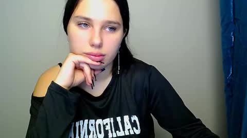 Snapshot of olivia_red_ chatting on October 10, 4:22 am Olivia online show from October 10, 4:22 am