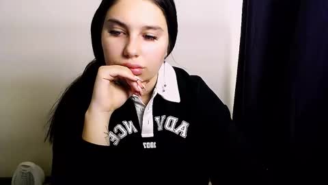 Snapshot of olivia_red_ chatting on October 14, 4:02 am Olivia online show from October 14, 4:02 am