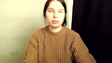 Snapshot of olivia_red_ chatting on October 20, 3:51 am Olivia online show from October 20, 3:51 am