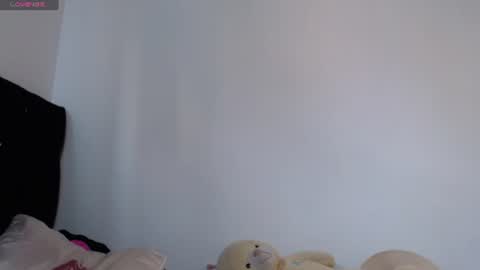 Snapshot of olivia_rousse chatting on July 3, 1:06 pm online show from July 3, 1:06 pm