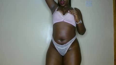 Snapshot of olivia_roxxyy chatting on May 18, 3:29 pm olivia online show from May 18, 3:29 pm