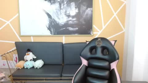Snapshot of olivia_russo chatting on May 7, 8:14 pm Olivia online show from May 7, 8:14 pm
