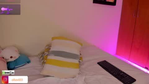 olivia_s19 online show from October 19, 3:40 am