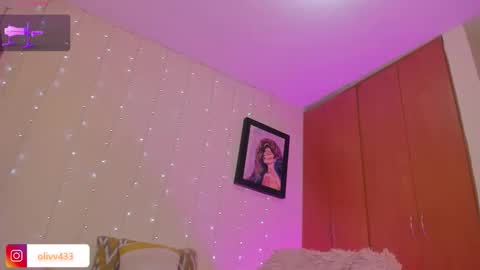 olivia_s19 online show from March 22, 12:14 am