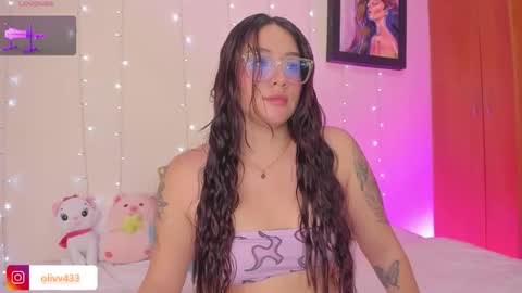 olivia_s19 online show from March 23, 2:59 am
