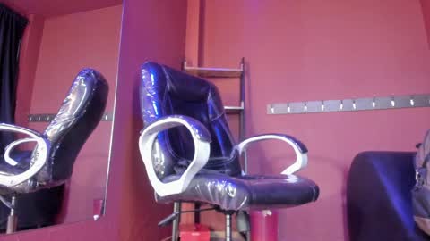 Snapshot of olivia_seex chatting on December 22, 1:00 pm   online show from December 22, 1:00 pm