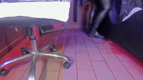 Snapshot of olivia_seex chatting on February 23, 1:21 pm   online show from February 23, 1:21 pm