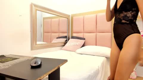 Snapshot of olivia_stevens_ chatting on February 8, 7:16 pm Olivia online show from February 8, 7:16 pm