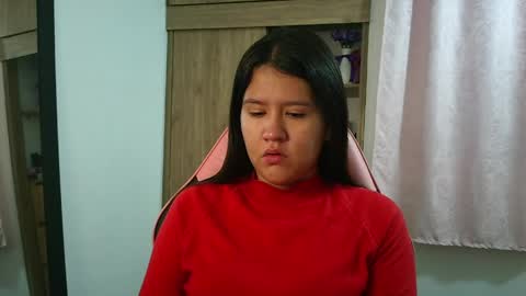 Olivia online show from March 31, 12:05 pm