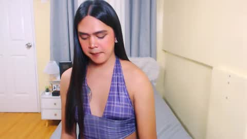 Snapshot of olivia_xxo chatting on June 29, 10:15 am olivia_xxo online show from June 29, 10:15 am