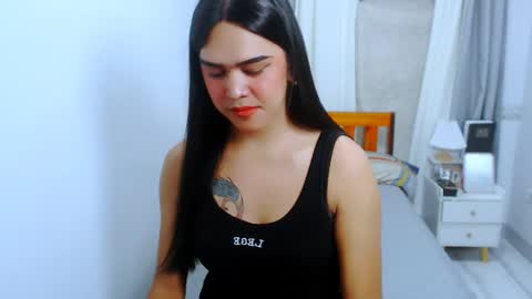 Snapshot of olivia_xxo chatting on July 15, 11:59 am olivia_xxo online show from July 15, 11:59 am