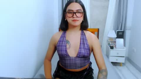 Snapshot of olivia_xxo chatting on July 16, 10:49 pm olivia_xxo online show from July 16, 10:49 pm