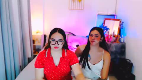 Snapshot of olivia_xxo chatting on July 24, 8:34 am olivia_xxo online show from July 24, 8:34 am