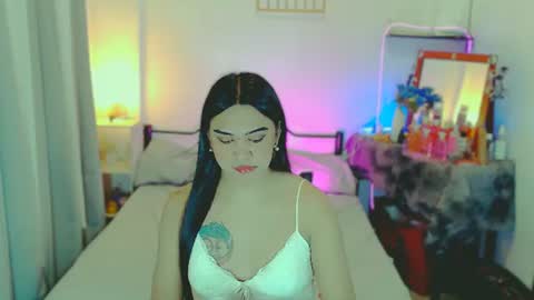 Snapshot of olivia_xxo chatting on July 25, 3:53 pm olivia_xxo online show from July 25, 3:53 pm