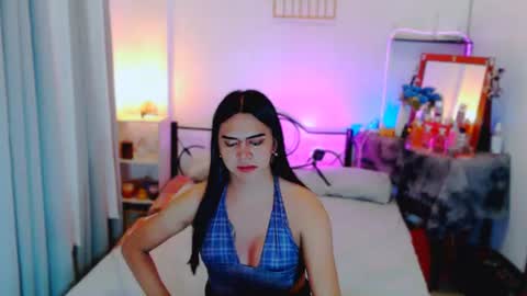 Snapshot of olivia_xxo chatting on July 28, 1:10 pm olivia_xxo online show from July 28, 1:10 pm