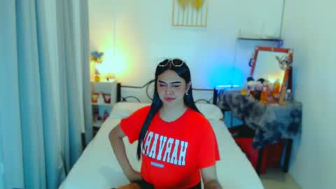 Snapshot of olivia_xxo chatting on August 6, 4:09 pm olivia_xxo online show from August 6, 4:09 pm