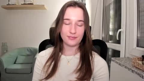 Oliwiaa2004 online show from March 2, 9:43 pm