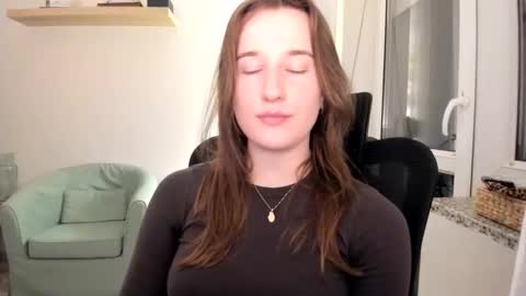 Oliwiaa2004 online show from September 14, 4:39 pm