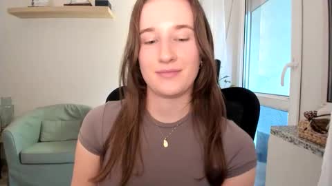 Oliwiaa2004 online show from September 19, 1:34 pm