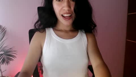 oliviaaa__ online show from May 25, 4:35 pm