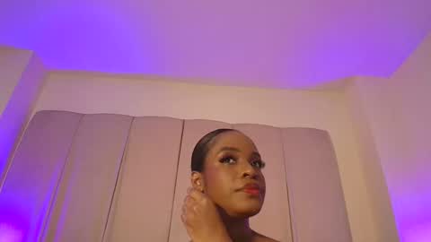 Snapshot of oliviabeneett chatting on May 1, 6:23 pm My name is olivia but can you call me Oli online show from May 1, 6:23 pm