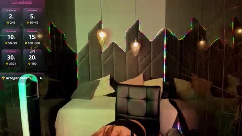 Snapshot of oliviaglow chatting on February 12, 6:19 am Isabella online show from February 12, 6:19 am