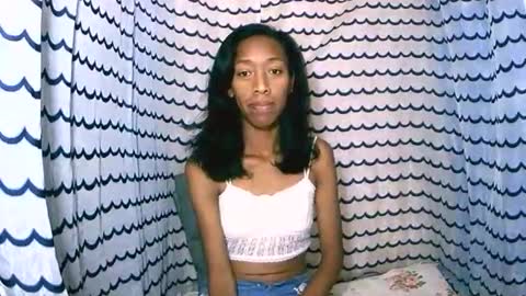 oliviah27 online show from October 28, 7:49 pm