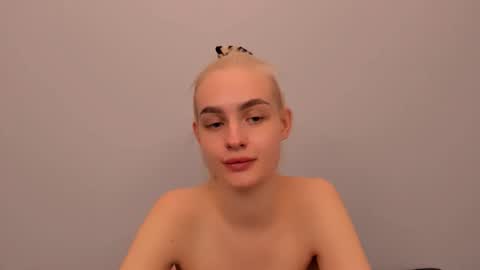 oliviaBeauty online show from December 22, 7:33 pm