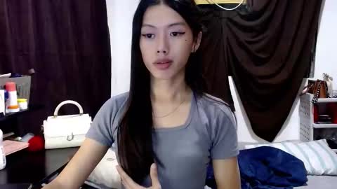 oliviaknightx online show from February 8, 2:42 pm