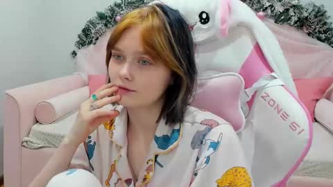 OliviaLaurens online show from December 17, 6:52 am