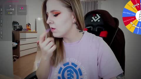 Snapshot of oliviamunk chatting on December 27, 12:12 pm . online show from December 27, 12:12 pm