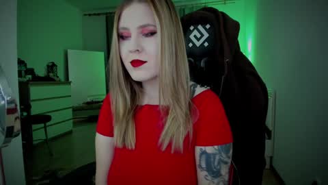 Snapshot of oliviamunk chatting on December 29, 3:33 am . online show from December 29, 3:33 am