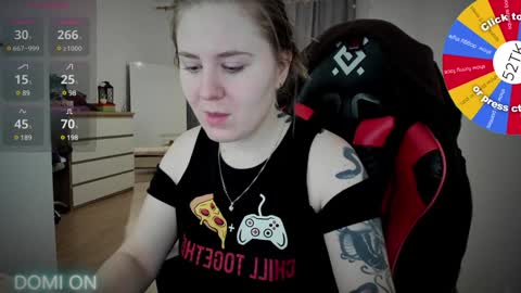 Snapshot of oliviamunk chatting on December 31, 6:27 am . online show from December 31, 6:27 am