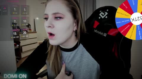 Snapshot of oliviamunk chatting on January 2, 11:20 am . online show from January 2, 11:20 am