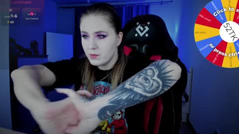 Snapshot of oliviamunk chatting on January 3, 3:27 am . online show from January 3, 3:27 am