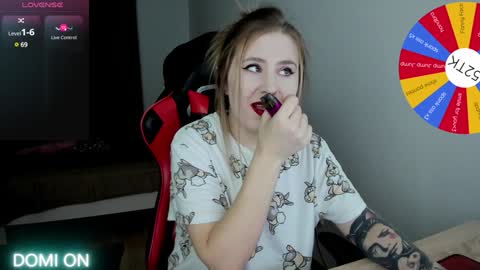 Snapshot of oliviamunk chatting on January 24, 4:05 am . online show from January 24, 4:05 am